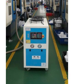Tại sao nhà máy ép nhựa nên đầu tư hệ thống Chiller làm lạnh nước?