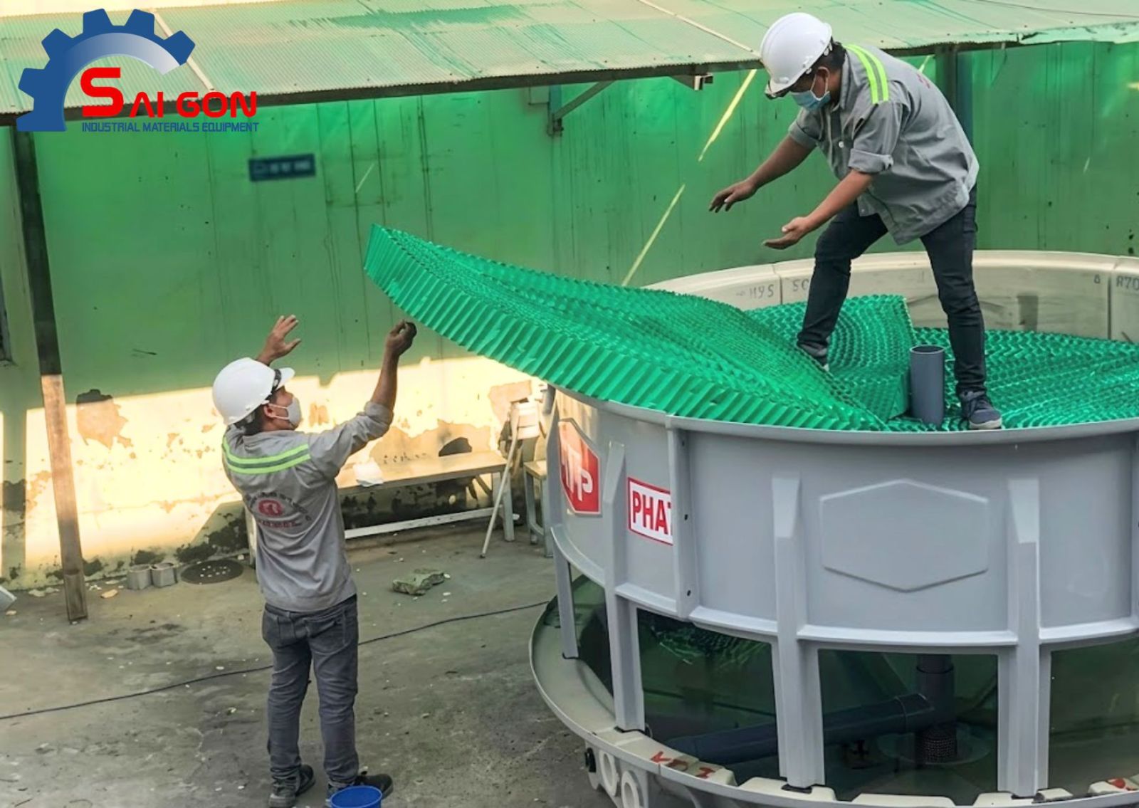 Tấm tản nhiệt bị cong v&ecirc;nh biến dạng