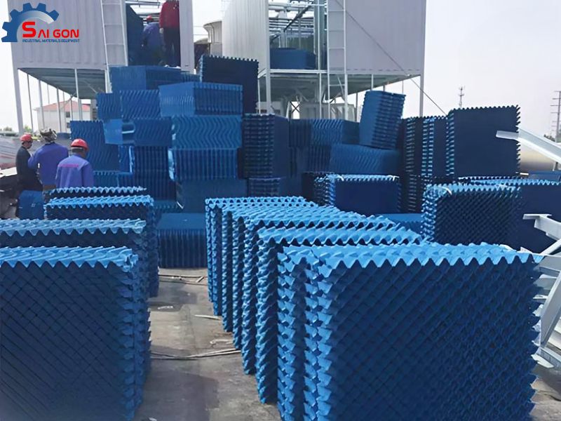 Tấm tản nhiệt trong lắp đặt tháp giải nhiệt