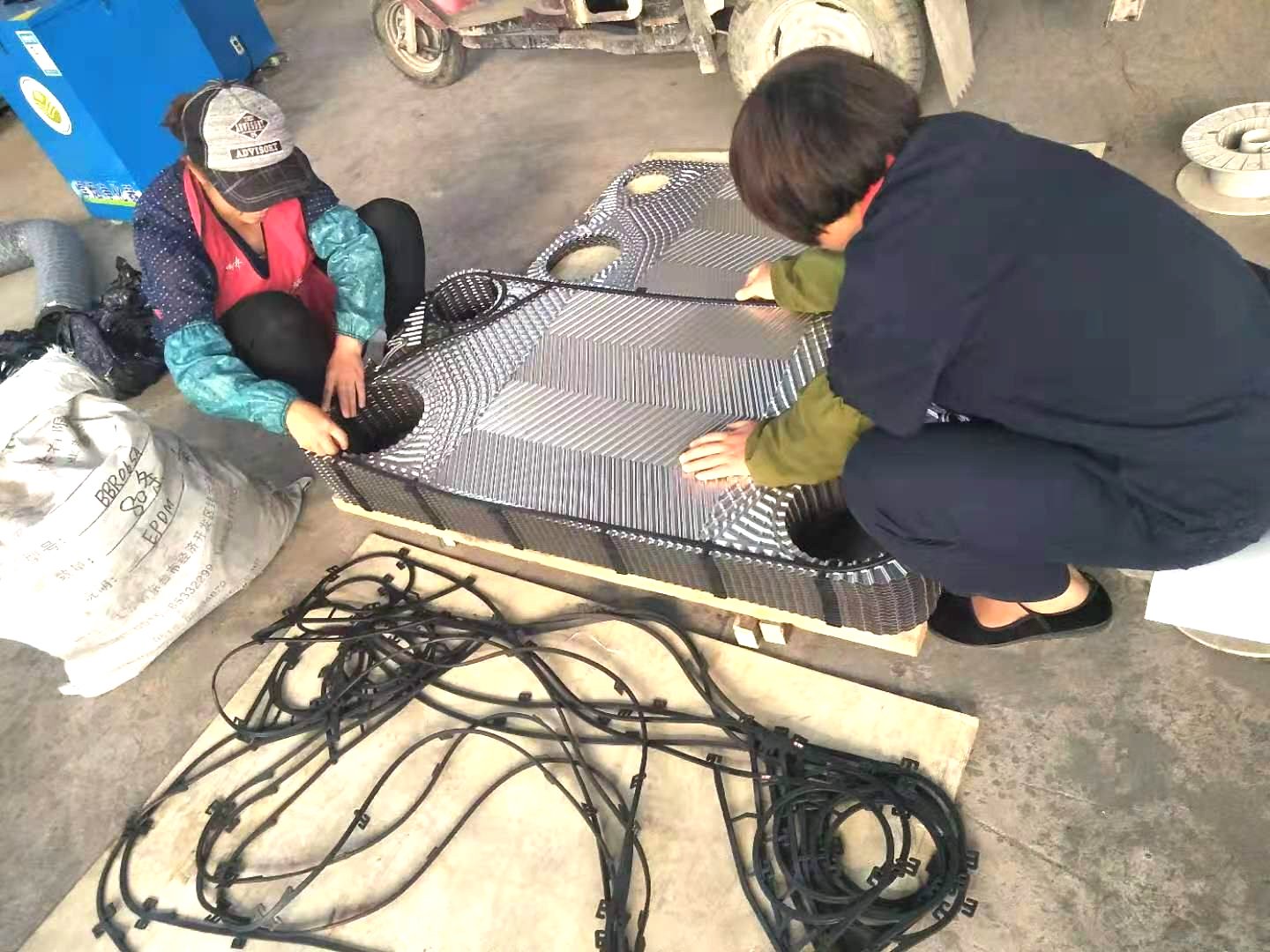 Vệ sinh thiết bị trao đổi nhiệt định kỳ 6 tháng 1 lần