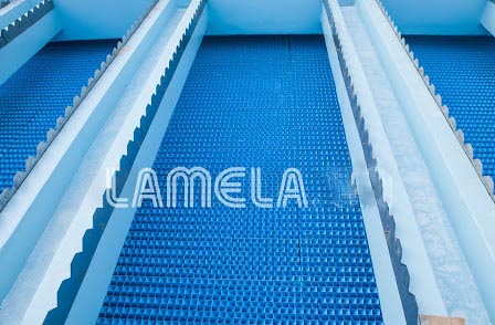 Tấm lắng lamen lamela 40x40 suy khi lắp thành công vào bể thiết bị công nghiệp sài gòn 02